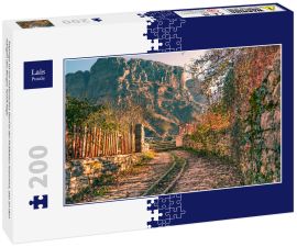 Lais Puzzle - Papingo ist ein malerisches Dorf in der Präfektur Ioannina, das an den Hängen des Berges Tymfi liegt. - 200 Teile