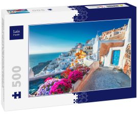 Lais Puzzle - Santorin, Griechenland. Bilderq Ansicht traditioneller kykladischer Santorini-Häuser an einer kleinen Straße mit Blumen im Vordergrund. Standort: Oia Dorf, Santorini, Griechenland - 500 Teile