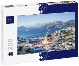 Lais Puzzle - Schönes mediterranes griechisches Dorf Pantelis, umgeben von einem Berg mit antiker Burg, am Ägäischen Meer gelegen, mit bunten Häusern und schönen Kirchen und Basiliken, Leros, Dodekanes, Griechenland - 200 Teile