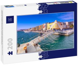 Lais Puzzle - Universitätsgebäude an der Strandpromenade von Volos mit einer Kopie der antiken Trireme von Jason, Griechenland - 200 Teile