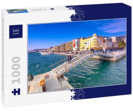 Lais Puzzle - Universitätsgebäude an der Strandpromenade von Volos mit einer Kopie der antiken Trireme von Jason, Griechenland - 1.000 Teile