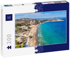 Lais Puzzle - Blick von oben auf den Strand von Tolo oder "Psili Ammos" von den beliebtesten Touristenorten von Argolida auf dem Peloponnes, Griechenland - 200 Teile
