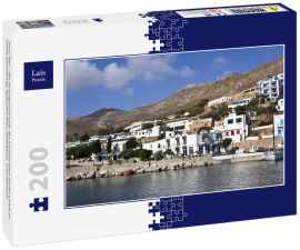 Lais Puzzle - Insel Tilos - Die Strandpromenade des traditionellen Dorfes Livadi an einem Sommertag, Ägäisches Meer, Dodekanes, Griechenland - 200 Teile