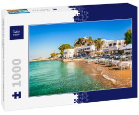 Lais Puzzle - Insel Patmos, Griechenland. Dorf Skala und Hafenansicht mit Strand am Hafen - 1.000 Teile