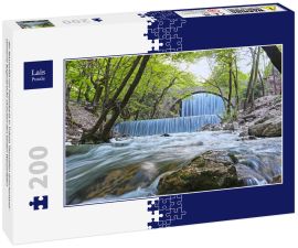 Lais Puzzle - der Wasserfall von Palaiokaria in Trikala Thessalien Griechenland - steinerne Bogenbrücke zwischen den beiden Wasserfällen - 200 Teile