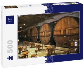 Lais Puzzle - Ein Weinverkostungsraum mit riesigen Fässern in Mendoza - 500 Teile