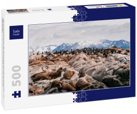 Lais Puzzle - Blick auf Seelöwen, die sich auf einem Felsen ausruhen, vor den Bergen in der Nähe des Beagle-Kanals, Ushuaia, Argentinien - 500 Teile