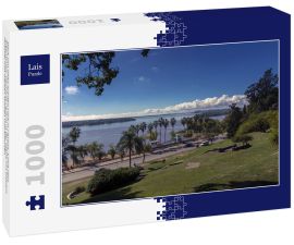 Lais Puzzle - Blick von oben auf den Park in Parana, Entre Rios, Argentinien. Der Fluss Parana in der Szene mit blauem Himmel und weißen Wolken und Bäumen - 1.000 Teile