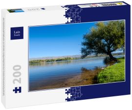 Lais Puzzle - Der künstlich angelegte See "La Florida" in der argentinischen Provinz San Luis zieht Jahr für Jahr einheimische Touristen an, um einen ruhigen Tag mit einer schönen Aussicht zu genießen. - 200 Teile