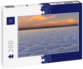 Lais Puzzle - Die Salinas Grandes, die man sich mit Córdoba teilt, sind eine ausgedehnte Salzwüste mit einer Fläche von 8900 km²; rechnet man die fast unmittelbar angrenzenden Salinas de Ambargasta hinzu, so wäre sie mit 30 000 km² die größte Salzwüste...