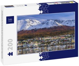 Lais Puzzle - Ein Blick auf die Bucht und die Stadt Ushuaia vor dem Hintergrund der schneebedeckten Anden im Herbst, Feuerland, Patagonien, Argentinien - 200 Teile