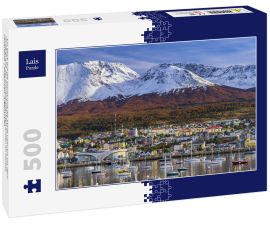 Lais Puzzle - Ein Blick auf die Bucht und die Stadt Ushuaia vor dem Hintergrund der schneebedeckten Anden im Herbst, Feuerland, Patagonien, Argentinien - 500 Teile