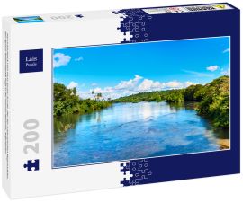 Lais Puzzle - Panoramablick vom Fluss Iguazu auf die Ufer des subtropischen Regenwaldes. Der Iguazu-Nationalpark liegt in der Provinz Misiones, Argentinien - 200 Teile