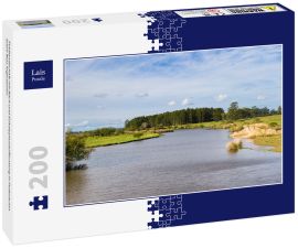 Lais Puzzle - Feldlandschaft mit Bach und Eukalyptusaufforstung in Federacion Entre Rios Argentinien - 200 Teile