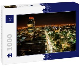 Lais Puzzle - Nachtansicht der Stadt und insbesondere des Libertad-Platzes in der Stadt Santiago del Estero, Argentinien. - 1.000 Teile
