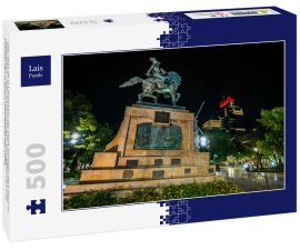 Lais Puzzle - Die Plaza de la Libertad in der Stadt Santiago del Estero in Argentinien. Platz mit Denkmälern, Springbrunnen und Grünflächen in einem Wohngebiet der Stadt. - 500 Teile