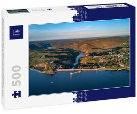 Lais Puzzle - Damm des Sees der Stadt "Embalse" in der Provinz Córdoba, Argentinien. Mit einer Drohne aufgenommenes Luftbild dieses zwischen den Bergen gelegenen Staudamms mit dem Wasserstand an der Spitze. - 500 Teile