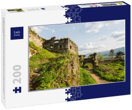 Lais Puzzle - Die Ruinen der Burg. Burg Khust (ruini). Die Burg wurde als königlich-ugrische Festung zum Schutz der Salzstraße von Solotvyn, einschließlich des Khust-Tors und der Umgebung, gebaut. Es ist ein Denkmal von nationaler Bedeutung Architektur...