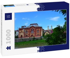 Lais Puzzle - Bau der alten Synagoge am Ufer des Flusses und des Glockenturms der Heilig-Kreuz-Kathedrale, Uzhgorod, UkraineSzabolcs im neo-maurischen Stil und 1904 eröffnet. - 1.000 Teile