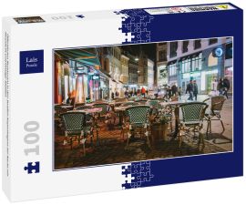 Lais Puzzle - Öffentliches Restaurant in den Straßen Kopenhagens bei Nacht mit Neonlicht und Vintage-Stühlen - 100 Teile