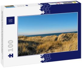 Lais Puzzle - Romantisches Refugium in der Dünenlandschaft der dänischen Insel Læsø. Prächtige Aussicht auf das glatte Wasser des Kattegatt - 100 Teile