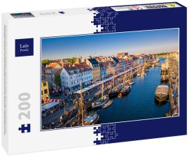 Lais Puzzle - Erstaunliches historisches Stadtzentrum. Nyhavn New Harbour Kanal und Unterhaltungsviertel in Kopenhagen, Dänemark. Der Kanal beherbergt viele historische Holzschiffe. Luftaufnahme von oben - 200 Teile
