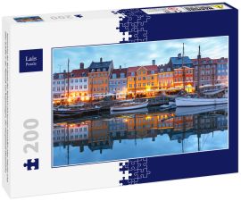 Lais Puzzle - Panorama der Nordseite des Nyhavn mit bunten Fassaden alter Häuser und alter Schiffe in der Altstadt von Kopenhagen, der Hauptstadt Dänemarks - 200 Teile