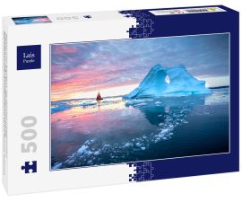Lais Puzzle - Kleines rotes Segelboot, das zwischen schwimmenden Eisbergen im Disko Bay Gletscher während der Mitternachtssonne des Polarsommers kreuzt. Ilulissat, Grönland - 500 Teile