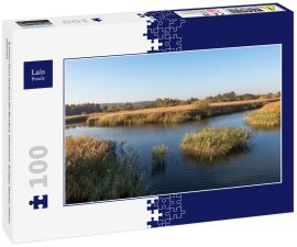 Lais Puzzle - Schöner Fluss Gudenaa bei Randers, Dänemark. Ruhiges Wasser, blauer Himmel. - 100 Teile