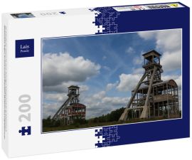 Lais Puzzle - Ein dramatischer Himmel mit einem ehemaligen Aufzugsschacht für die Kohleminen in Maasmechelen, Belgien, der heute zu einem kostenlosen öffentlichen Park umgestaltet wurde. - 200 Teile
