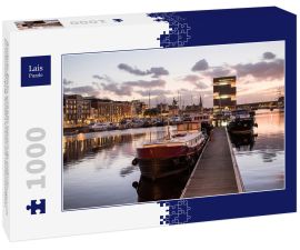 Lais Puzzle - Antwerpen, Belgien, schöne Nachtansicht des modernen Eilandje-Viertels und des Hafens. Kleines Inselviertel und Segelschiff bei Sonnenuntergang. Beliebtes Reiseziel und Touristenattraktion - 1.000 Teile