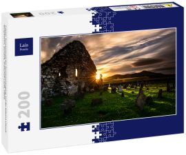 Lais Puzzle - Letzter Sonnenstrahl bei Sonnenuntergang auf der Kilwirra Church - Templetown, Dundalk, Grafschaft Louth, Irland - 200 Teile