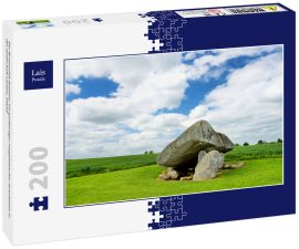 Lais Puzzle - Der Brownshill Dolmen, ein großartiger megalithischer Granitstein in der Grafschaft Carlow, Irland - 200 Teile